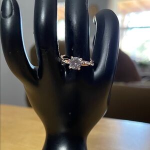 Elegant Gold Floral Ring